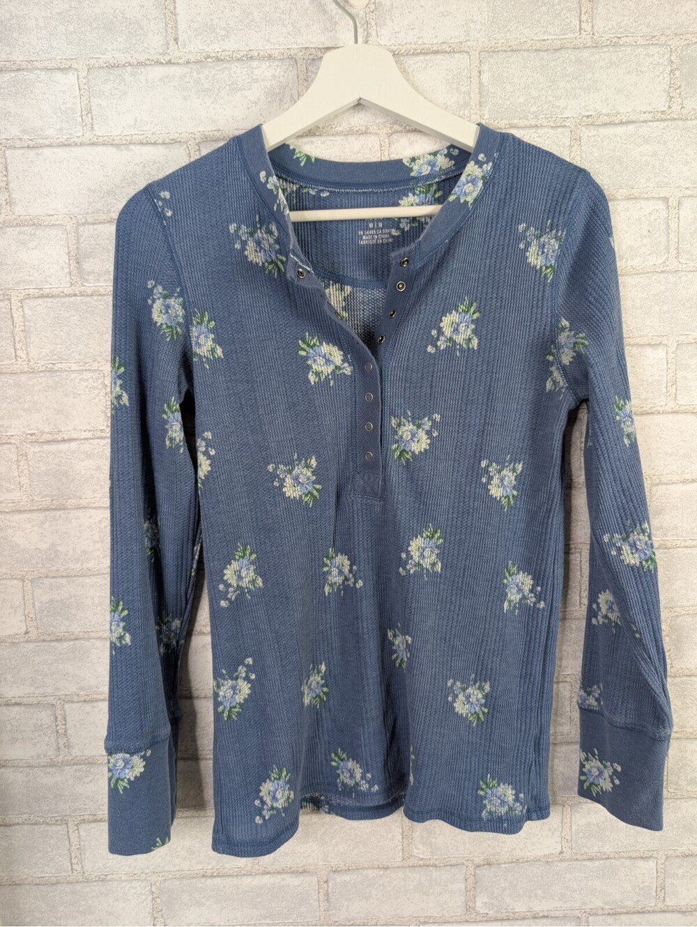 Aerie Size Medium Blue Long Sleeve Floral Thermal Shirt M